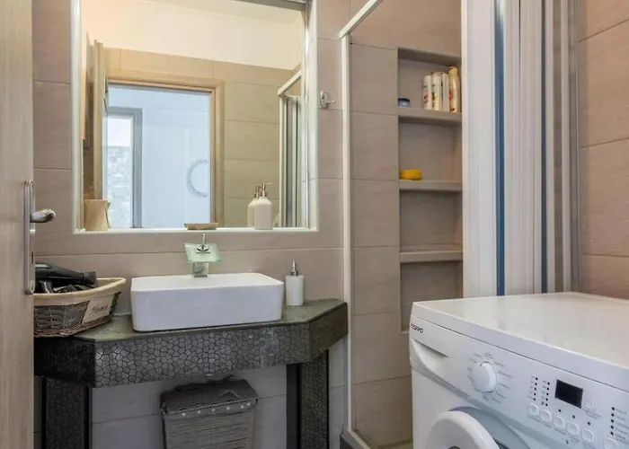 Beachfront Garden By Interhome Vakantiehuis